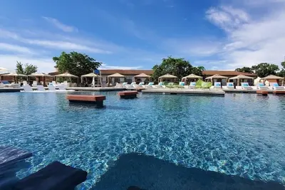 Image de Stand-Alone, Lake Ozark Condo Next To Two Pools!