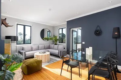 Image de Edgy Green Point Pad | Balcony | Parking | Pool