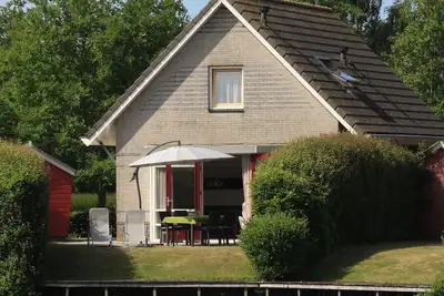 Image de Fantastically situated vacation home directly on the Vliet