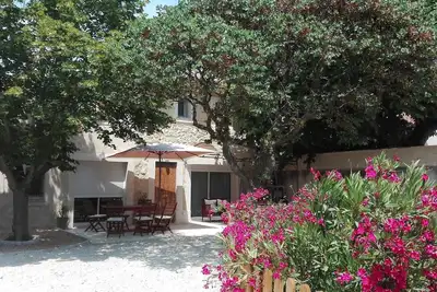 Image de Mas Avec Piscine Gordes /Isle Sur Sorgues 15mm