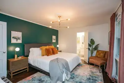 Image de April Discount! Mins to Downtown Franklin w/Bar