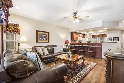 Image de Beautiful Walk-in Golf Condo with Roll-in Shower and Indoor Pool Access