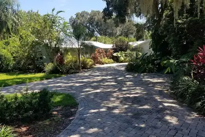 Image de Beautiful Lake Front cottage w/ heated pool & Hot Tub, 23 miles from Disney