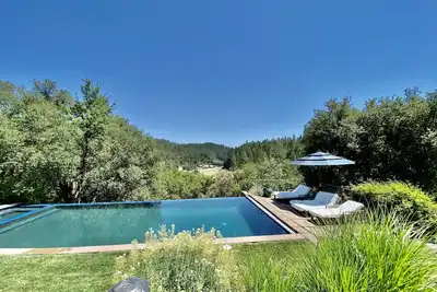 Image de Private gated Villa with pool overlooking vineyards