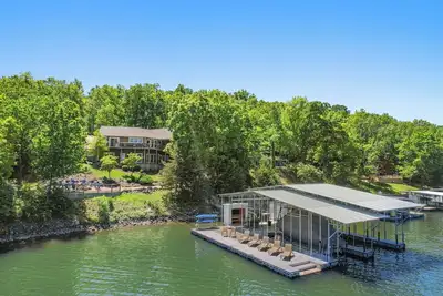 Image de Lake of the Ozarks Luxury Waterfront Home: 5 Br with Private Dock and Open Slip