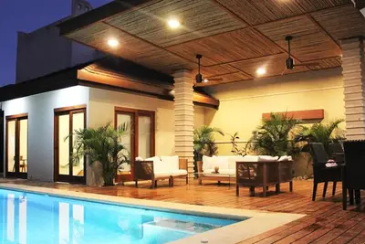 Image de Blue Iguana, steps from the beach.