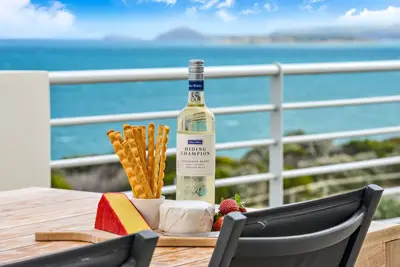 Image de The Lido Beach House at Pt Elliot beachfront home with spectacular sea views.