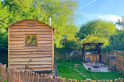 Image de Cosy Shepherd's Hut with Secret Garden in rural Herefordshire