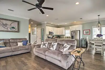 Image de Modern & Spacious St Simons Home: 4 Mi to Beach!