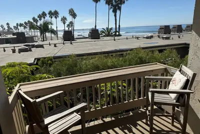 Image de Desired D building with great south facing views and just steps to the sand. D102 Ncv