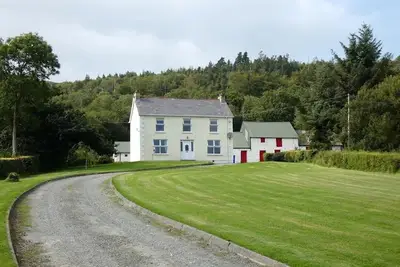 Image de 100 year old Farmhouse 10 minute walk from the beach