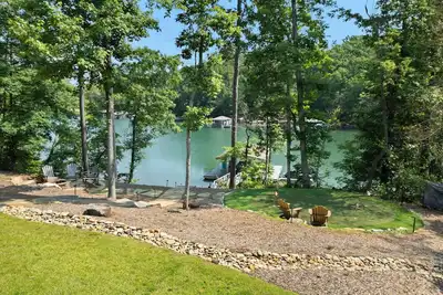 Image de Luxury on Lake Keowee. No wake cove + putting green. Near Clemson. Sleeps 18.