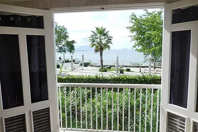 Image de Groundfloor 1bd 1bth condo, guest-friendly, pool, steps from sandy beach\/shops!
