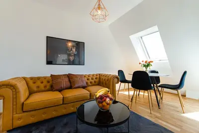 Image de Sunny & Stylish | 5★ Location, ♛ King Bed, Balcony