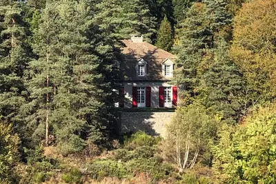 Image de Venez vous reposer au calme! en pleine nature, avec vue sur lac.