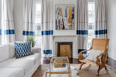 Image de Re-imagined Chic 2 Bedroom Treme Condo, blocks from French Quarter!