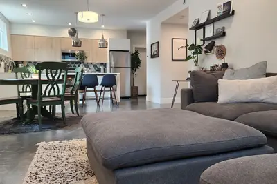 Image de Mountain-View Retreat | Pet-Friendly 1-Bedroom Suite