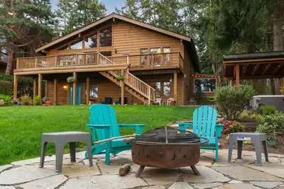 Image de Family-friendly, two-story retreat w/ocean & bay views and deck w/gas grill