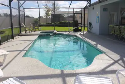 Beautiful 4-Bed Villa in Haines City