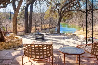 Image de Completely secluded 100 acre ranch. Luxury home, Private creek