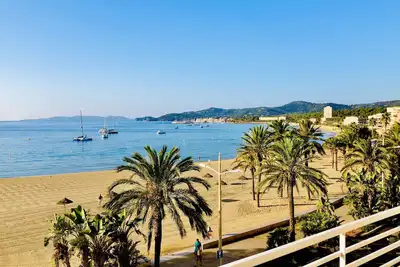 Image de Appartement 78 m2 Front de Mer (1 minute de la plage)