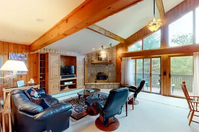 Image de Ski-in/out family home w/shared pool/Ping-pong/balcony/free WiFi/fireplace