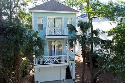 Image de Bonito Bungalow-Golf Cart Included-Best Location-Close to Beach & \nMARINA🏝☀️🌊\n