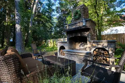 Image de Secret Treasure-1. 5 acres- Amazing Backyard!