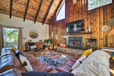 Image de Contemporary Cabin Hiking, Mountain Biking, Skiing