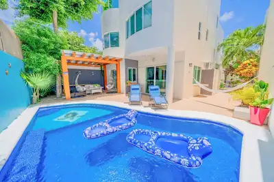 Image de 5 Bedroom Villa w\/ Private Pool, Roof Garden, Amazing Location and Fast Wifi