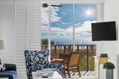 Image de Exquisite Beachfront Residence at Shell Island Beach Club