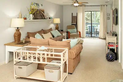 Image de Spacious, relaxing 3 bedroom condo in Sea Woods across the street from the beach