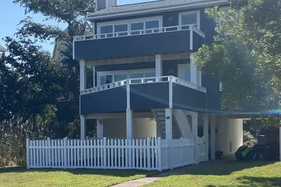 Image de Gorgeous water views, convenient Surf City location, fenced yard, & many extras!