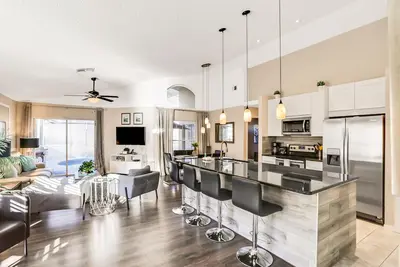Image de Contemporary Home with Private Pool, Central Ac, High-Speed WiFi, & Gas Grill