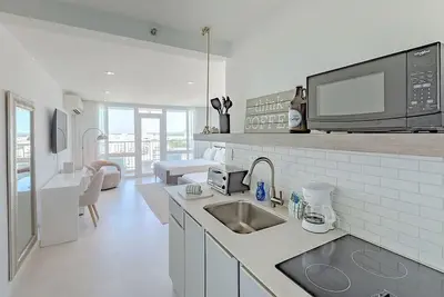 Image de La Costal - Beachfront luxury Studio apartment with ocean view