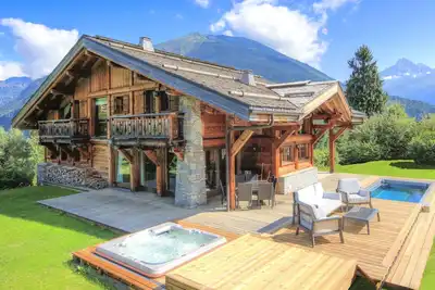 Image de Private stunning chalet with incredible views, sunken jacuzzi & spa