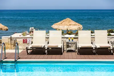 Image de Iris Luxury Beach Front Residence, Private Pool & Walking to All Amenities