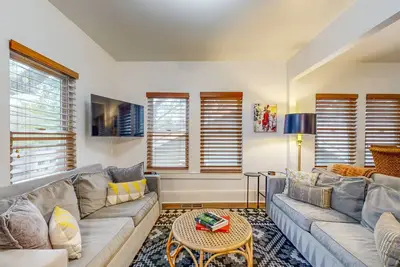 Image de Elegant and well-equipped cottage w\/sunroom, great location, free WiFi