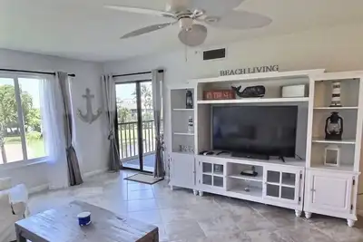 Image de Beach Condo in Hutchinson Island. Located in Ocean Village with Golf Course View