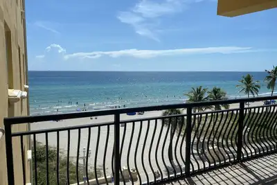 Image de Beautiful And Private Oceanfront Condo Directly on Hollywood Beach Boardwalk