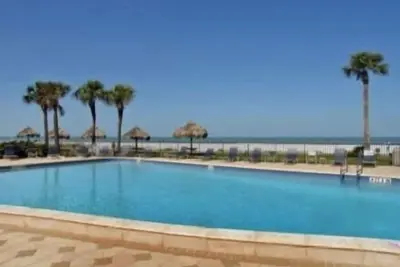 Image de Beachfront, 2br\/2ba, New Kitchen, 3-month minimum stay