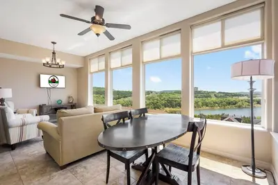 Image de Beautiful Lake View Condo with Balcony & Sunroom - The Majestic at Table Rock