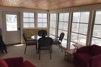 Image de Ocean and Bay views, 3 upper decks, recently renovated, close to Acme.