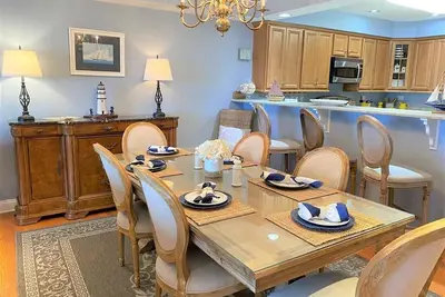 Image de Immaculate, Fully Renovated, 3Br/2Ba, Right on the Water