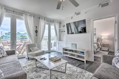 Image de Dazzling Mexico Beach Condo - Walk to the Beach!