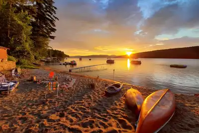 Image de Lakefront home private beach on Schroon Lake