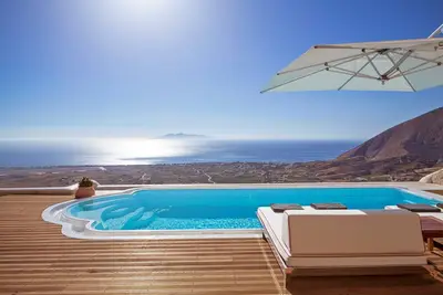 Elite Santorini Villa | 5 Bedroom Villa | Private Pool & Beautiful Sea Views | Pyrgos