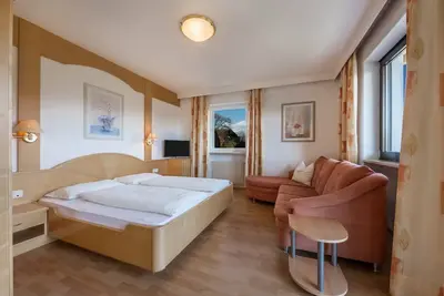 Image de Appartement \"Residenz Kronstein - 3\" avec balcon, jardin partagé, vue sur montagne et Wi-Fi