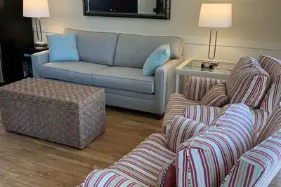 Image de 1 Br Condo Across St From Beach. 7 Night Minimum June 1 To August 31