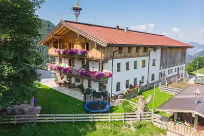 Image de Maison confortable avec une belle vue sur les montagnes